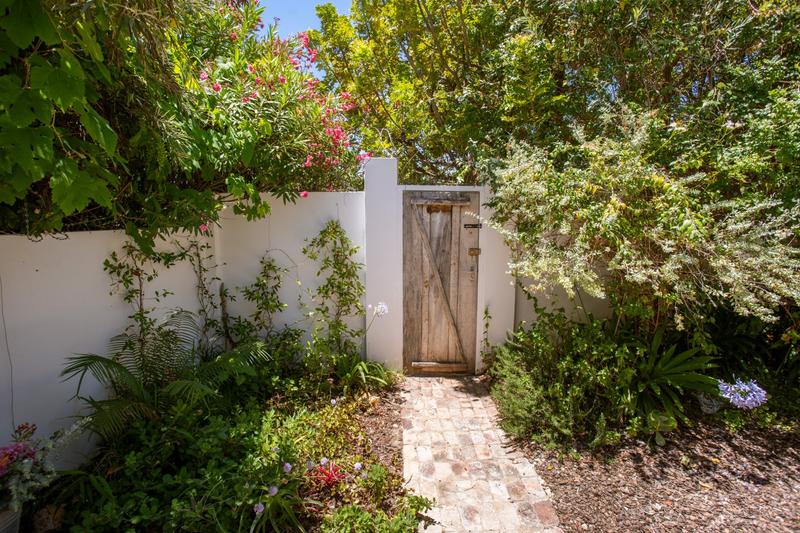 To Let 5 Bedroom Property for Rent in Hobie Beach Western Cape